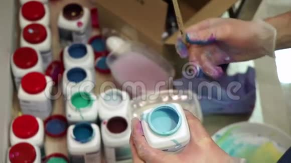 专业油漆为创意工作坊视频的预览图