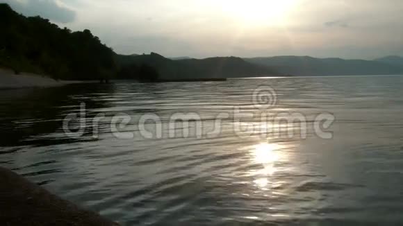 美丽的多瑙河在塞尔维亚视频的预览图