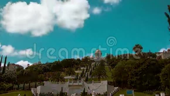 以色列海法卡梅尔山巴哈伊寺上空云层的时间流逝视频的预览图