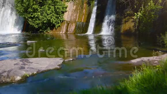乌克兰瀑布美丽的瀑布视频的预览图