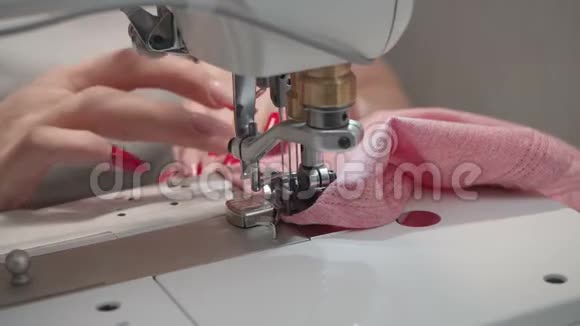 工厂机器裁剪缝纫订单视频视频的预览图