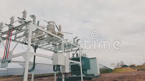 发电厂的变压器太阳能发电站的变压器视频的预览图