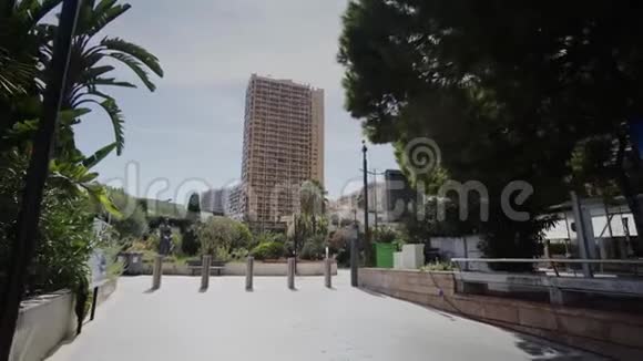 摩纳哥夏季住宅街道和道路与汽车蒙特卡洛视频的预览图