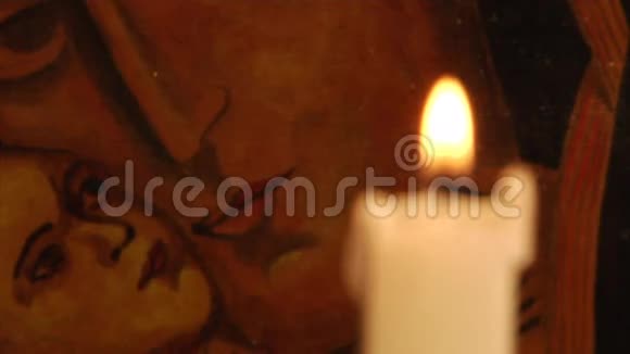 蜡烛和基督教东正教图标视频的预览图