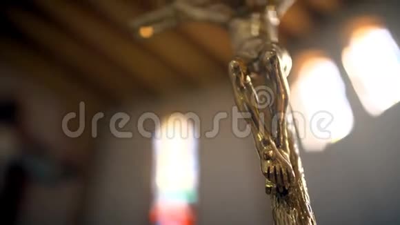 耶稣基督在教堂里十字架视频的预览图