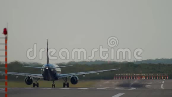 喷气式飞机起飞视频的预览图