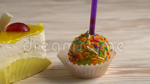 美味的彩色杯子蛋糕视频的预览图