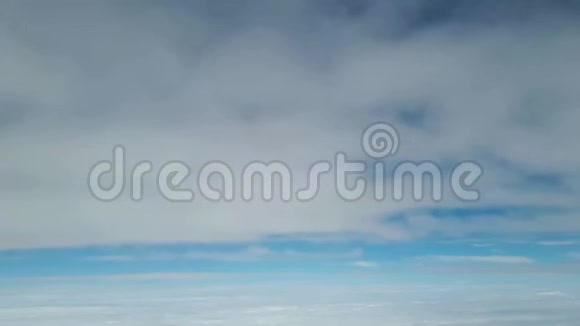 天空中的云蓝天中的白云视频的预览图