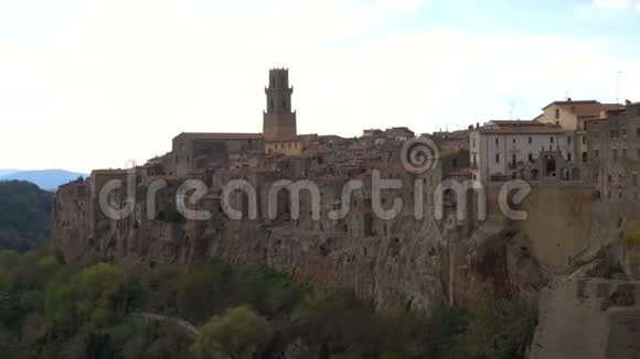 意大利著名城镇皮蒂利亚诺的景色视频的预览图