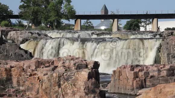 南达科他州苏福尔斯美丽的瀑布视频的预览图