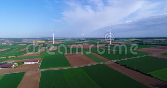 领域的风力发电机替代能源绿色领域的风力涡轮机可再生能源视频的预览图