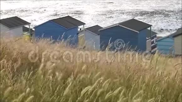 海滨海滩小屋视频的预览图