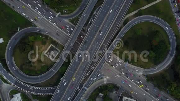 4K路口高速公路从无人驾驶飞机视角看交通视频的预览图