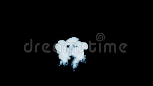烟雾流动缓慢烟雾形成一个圆圈隔离在黑色背景上背光和准备视频的预览图