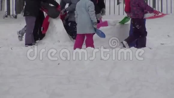 冬季趣味雪背景视频视频的预览图