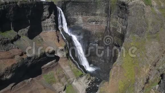 冰岛南部著名的海佛斯瀑布视频的预览图