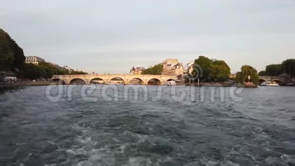 法国巴黎艺术桥视频的预览图