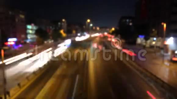 夜间交通模糊视频的预览图