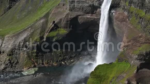 冰岛南部著名的海佛斯瀑布视频的预览图