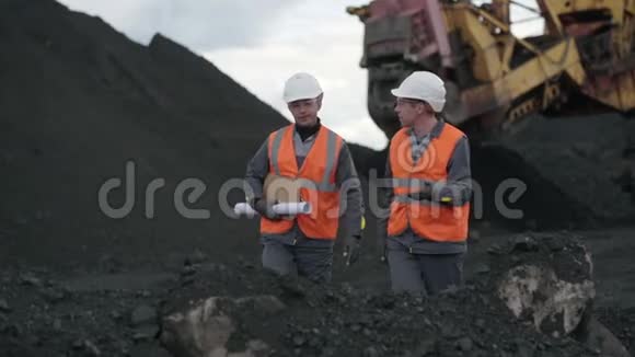 采煤工人露天采场视频的预览图