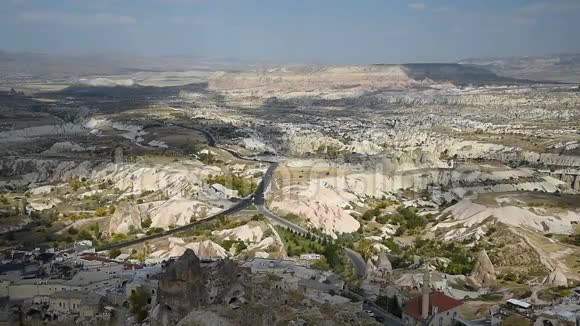 从乌奇萨城堡俯瞰卡帕多西亚土耳其视频的预览图