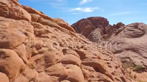 红岩峡谷上的摄像机运动视频的预览图