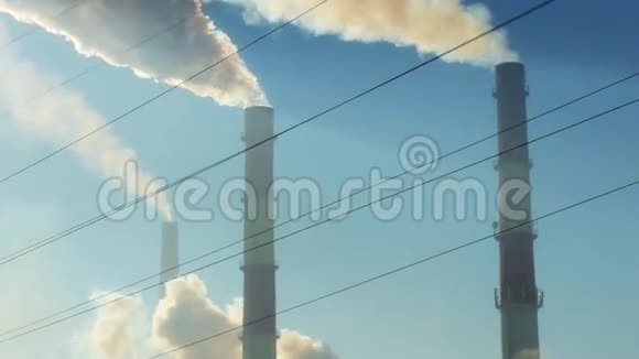 工厂烟囱冒烟视频的预览图