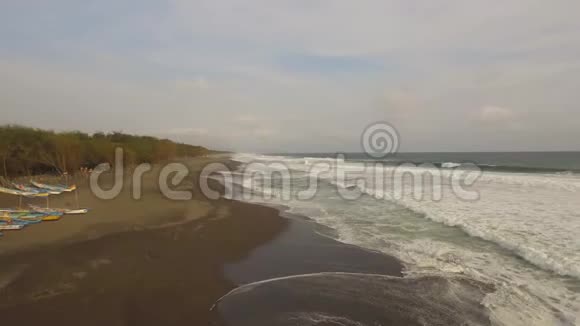 海边的沙滩视频的预览图