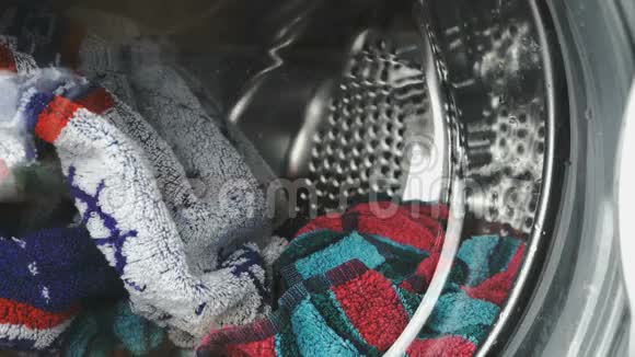 洗衣机卷筒下载了彩色毛巾视频的预览图