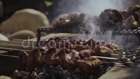 烹饪肉类烤架食物牛排烧烤视频的预览图