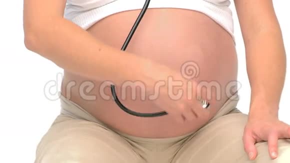 孕妇听她未来的孩子说话视频的预览图