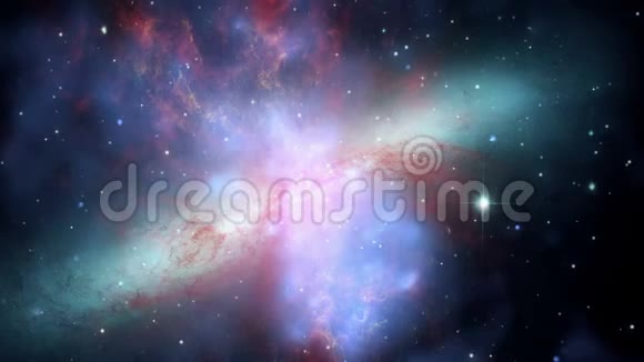 穿越星系的太空飞行视频的预览图