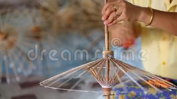 泰国风格纸伞的制作视频的预览图