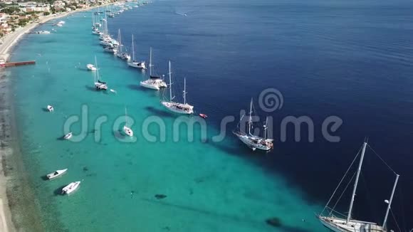 加勒比游艇港博内尔岛空中无人机顶景4KUHD视频的预览图