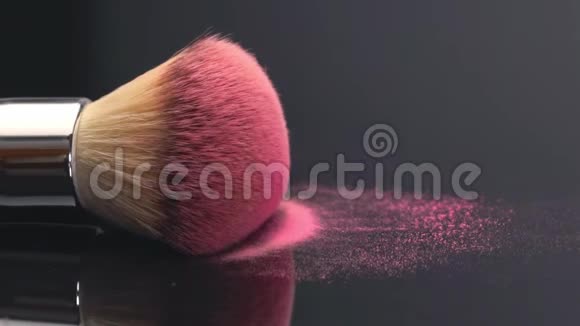 化妆品化妆品有机装饰化妆品为时尚潮流彩粉粉红色腮红胭脂粉粉视频的预览图