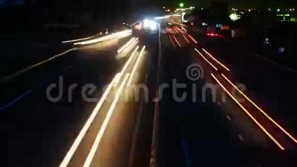 夜间道路交通时间流逝视频的预览图