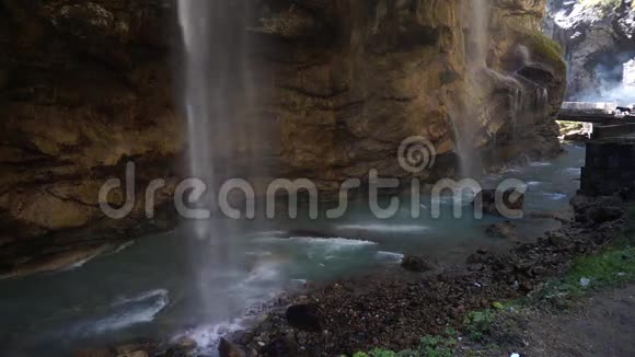 瀑布和山河视频的预览图
