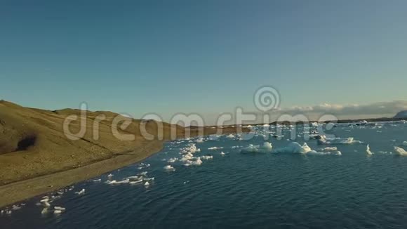 冰岛的冰湖视频的预览图