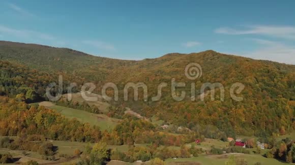 喀尔巴阡山在秋天干草收获视频的预览图