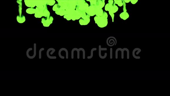 绿色背景在黑色背景系列的水中输入三维渲染体素图形版本1视频的预览图