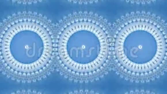 蓝白色调的万花筒运动背景视频的预览图