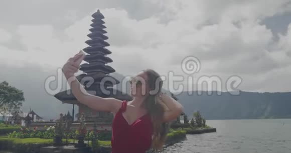 巴厘岛的美女视频的预览图