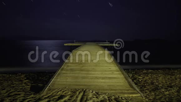 星星下的海滩视频的预览图