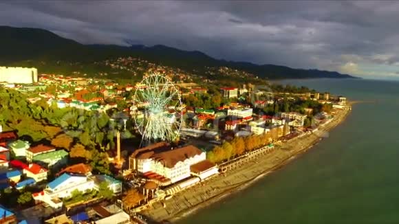 海滨度假区的鸟瞰图视频的预览图