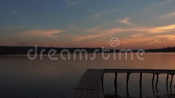湖面上日落视频的预览图
