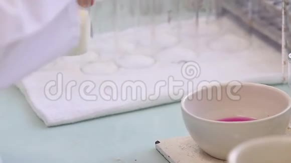 牛奶测试化学实验室视频的预览图