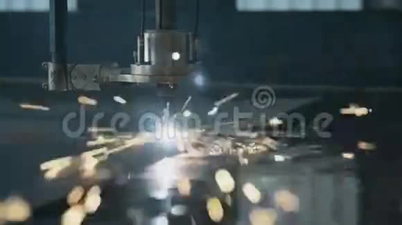工业激光切割加工制造视频的预览图
