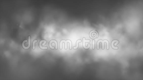广播云飞行通过灰色天空循环4K视频的预览图