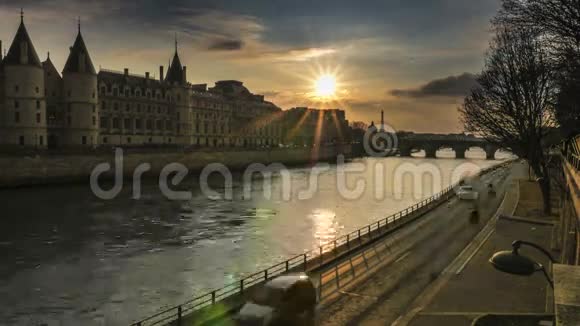 巴黎亚历山大三世大桥视频的预览图