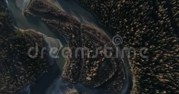 阿尔泰Kurai草原的河流视频的预览图